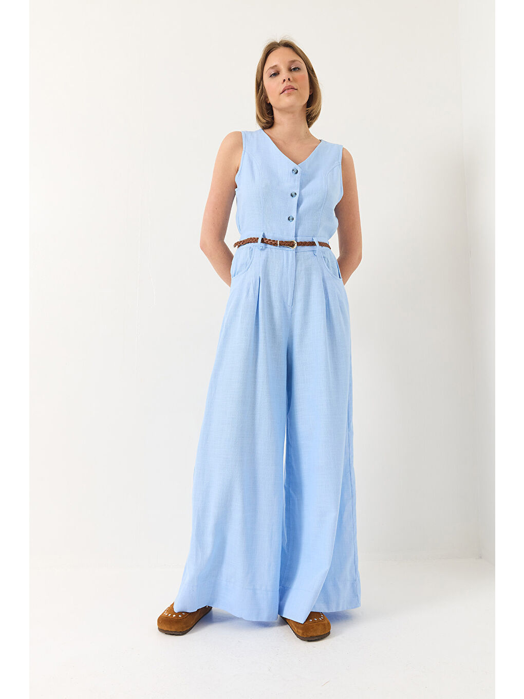 Mavi Kadın V Yaka Örgü Kemerli Cepli Bol Pantolonlu Keten Tulum-3