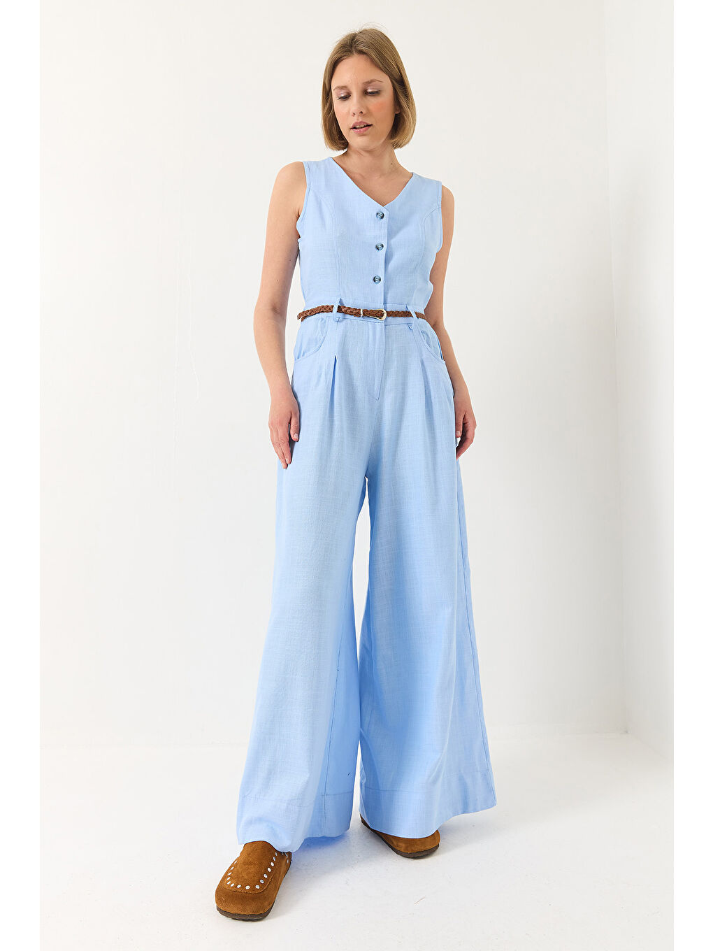 Mavi Kadın V Yaka Örgü Kemerli Cepli Bol Pantolonlu Keten Tulum-4