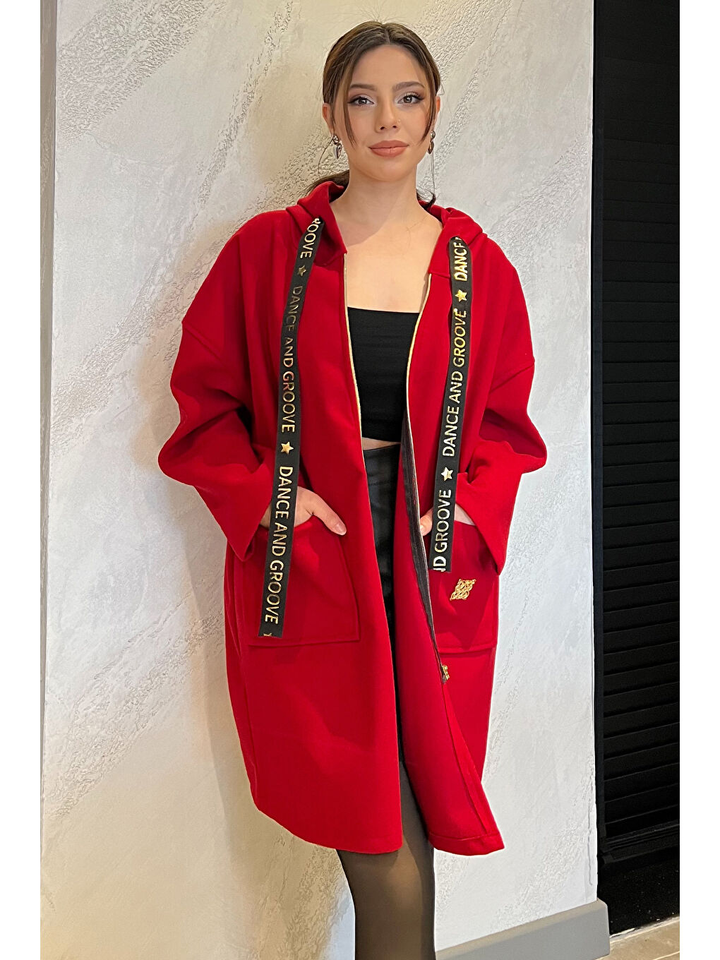 Kırmızı Kapüşonlu Fermuarlı Kadın Ceket