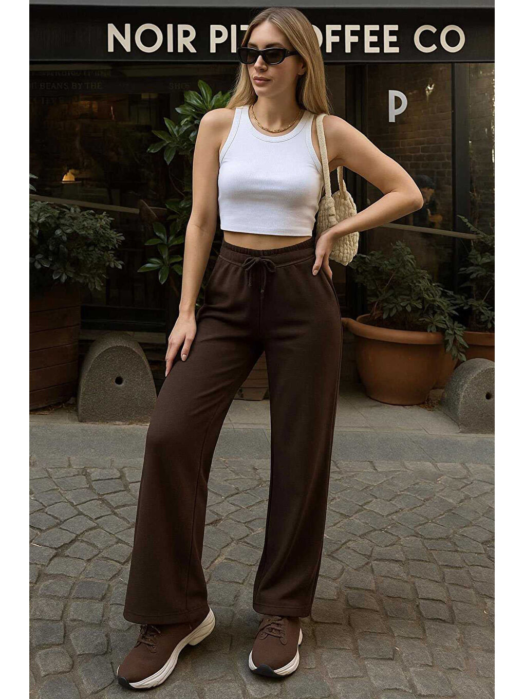 Kahverengi Pamuklu Relaxed Fit Yüksek Bel Geniş Paça Eşofman Altı 25K0418K1