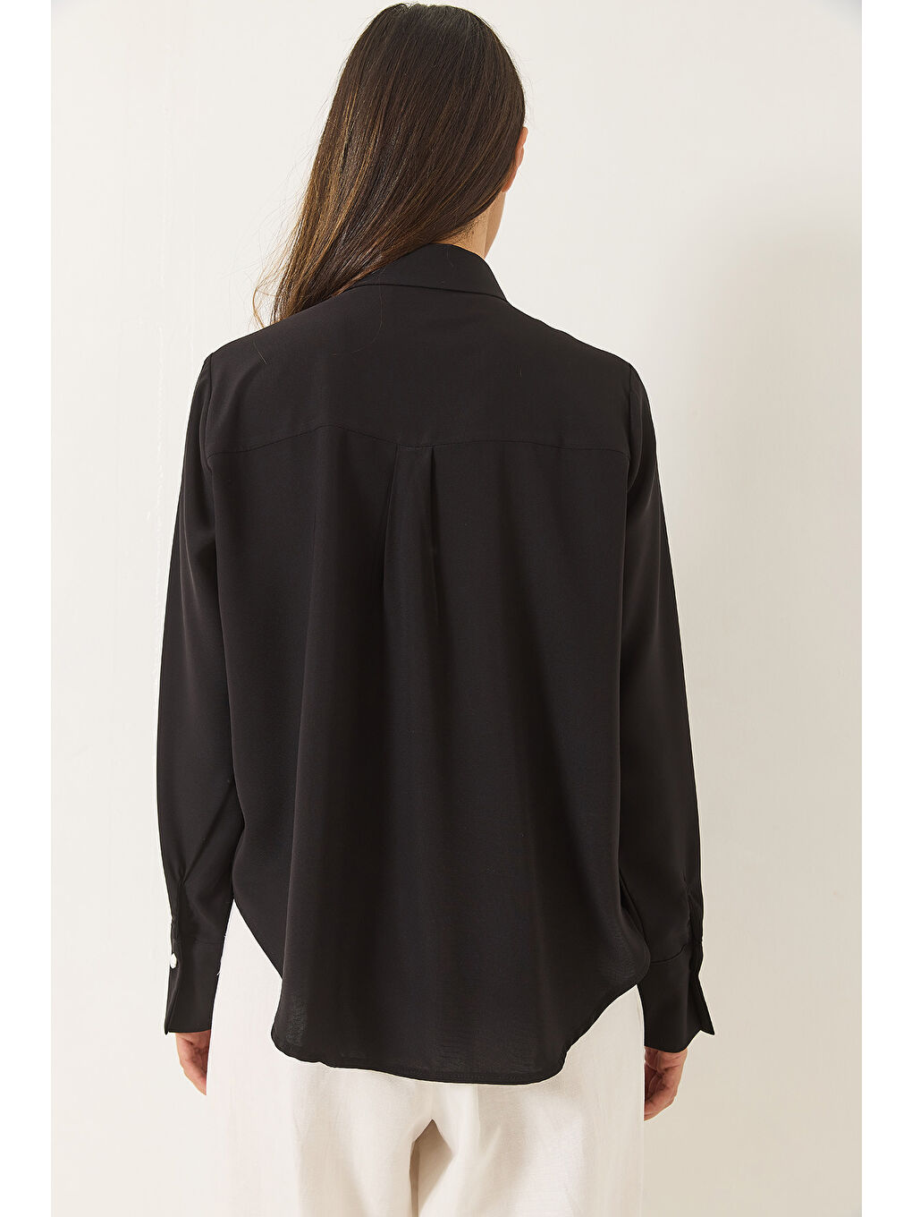 Siyah Kadın Kurdele Detaylı Gizli Düğmeli Uzun Kollu Gömlek-5