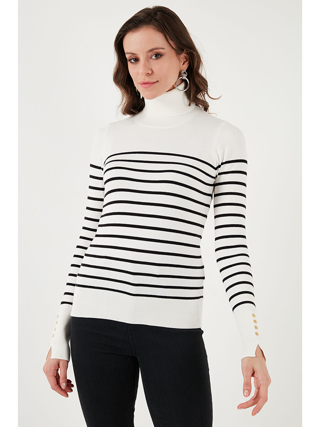 Ekru Regular Fit Balıkçı Yaka Düğme Detaylı Kadın Kazak 25K0024K1