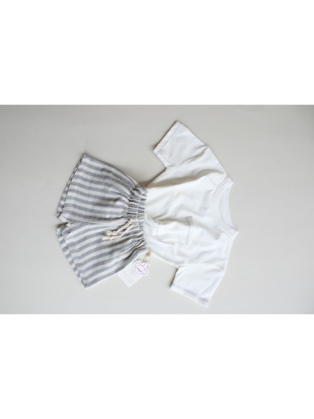 Gri Kontrast Dikişli Asimetrik Şortlu Takım