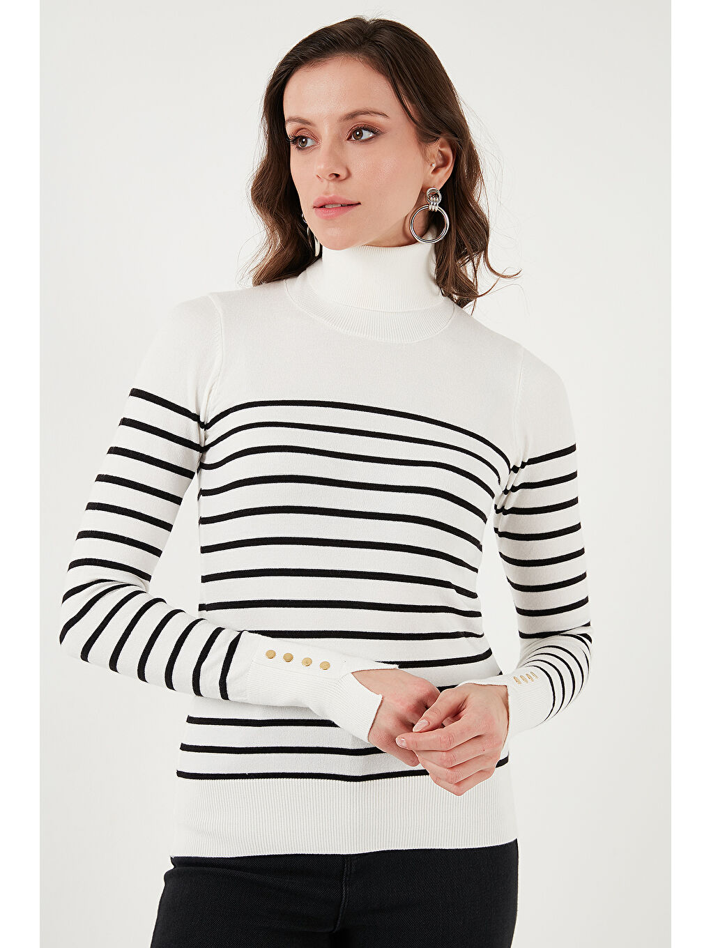 Ekru Regular Fit Balıkçı Yaka Düğme Detaylı Kadın Kazak 25K0024K1-3