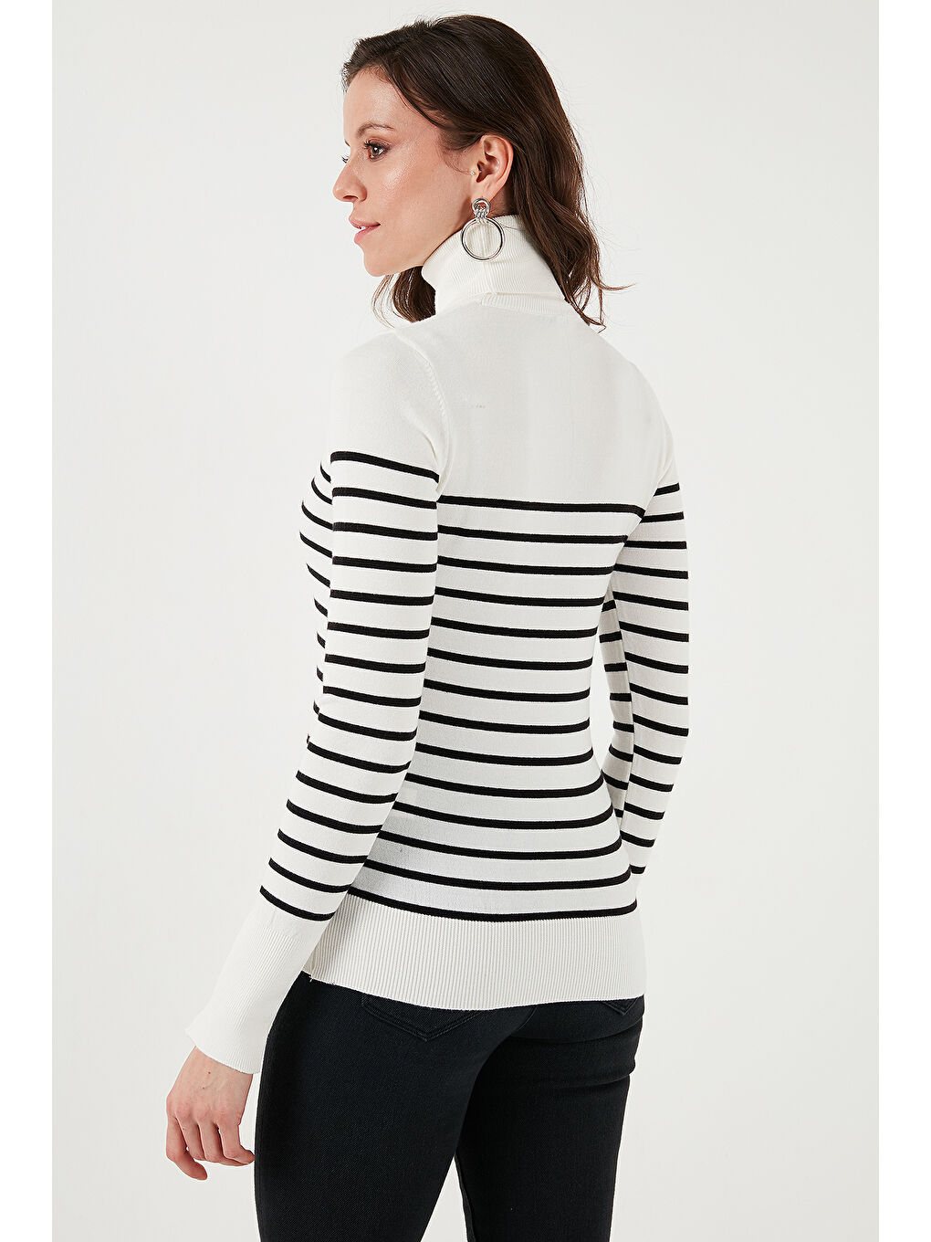 Ekru Regular Fit Balıkçı Yaka Düğme Detaylı Kadın Kazak 25K0024K1-5