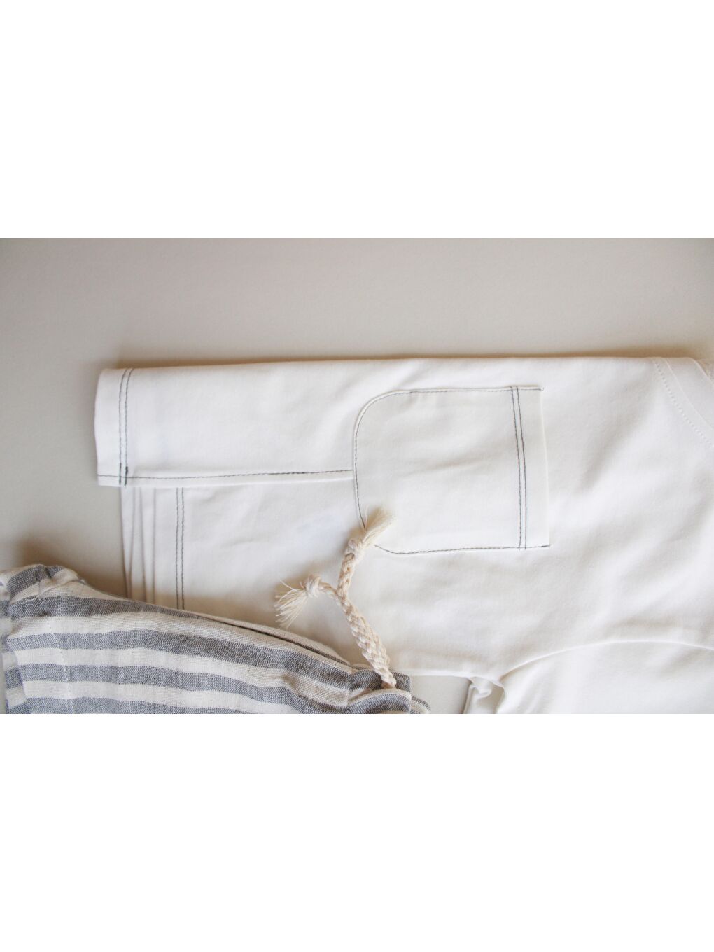 Gri Kontrast Dikişli Asimetrik Şortlu Takım-1