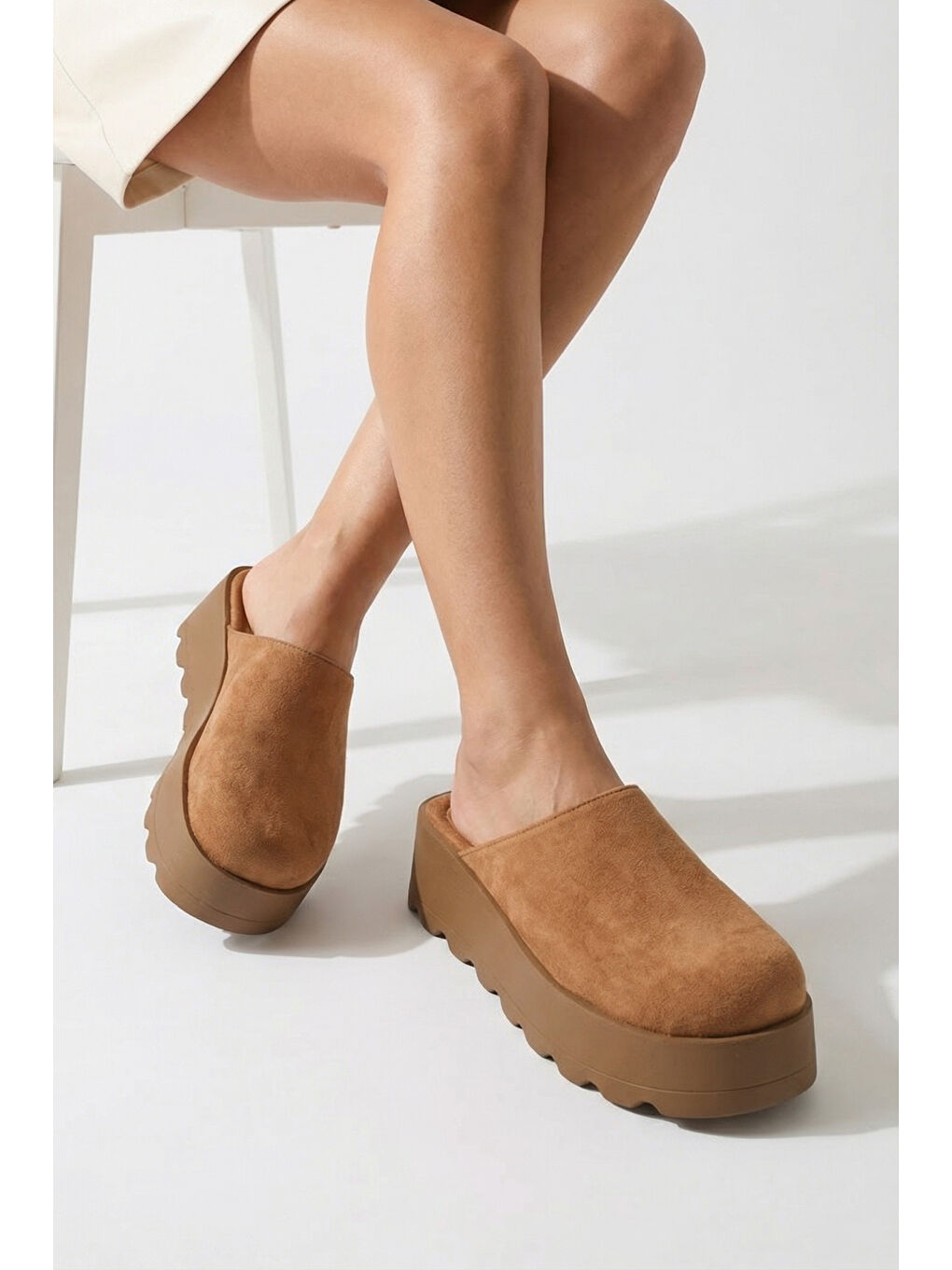 Kahverengi Marlyn Kürklü Süet Görünümlü Kadın Sabo-7