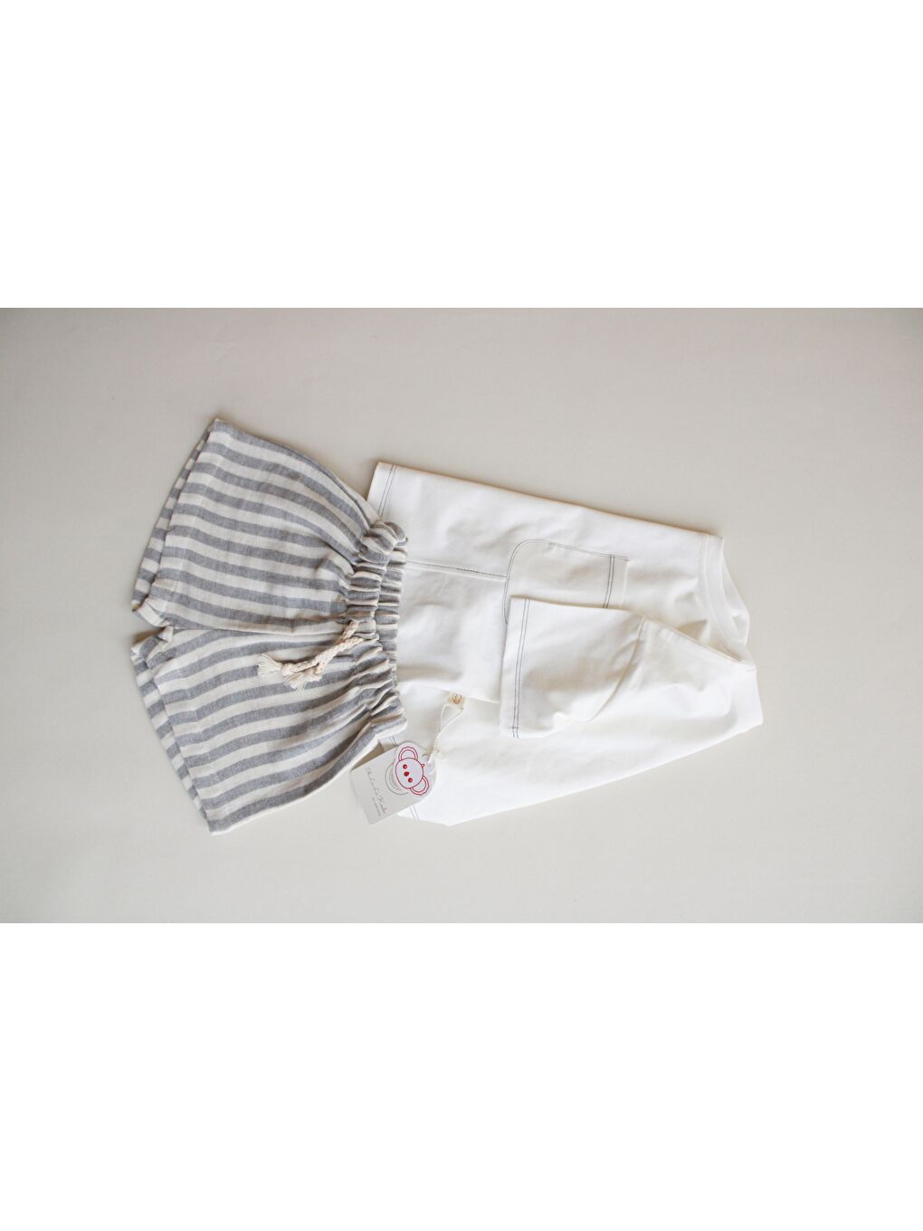 Gri Kontrast Dikişli Asimetrik Şortlu Takım-3