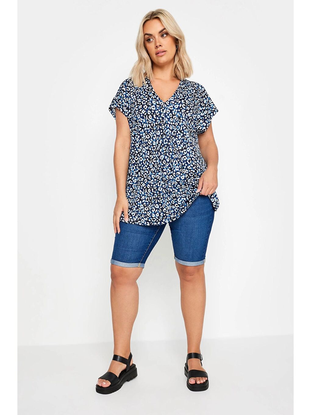 Mavi Büyük Beden V Yaka Leopar Desenli Kısa Kollu Bluz 321780-1