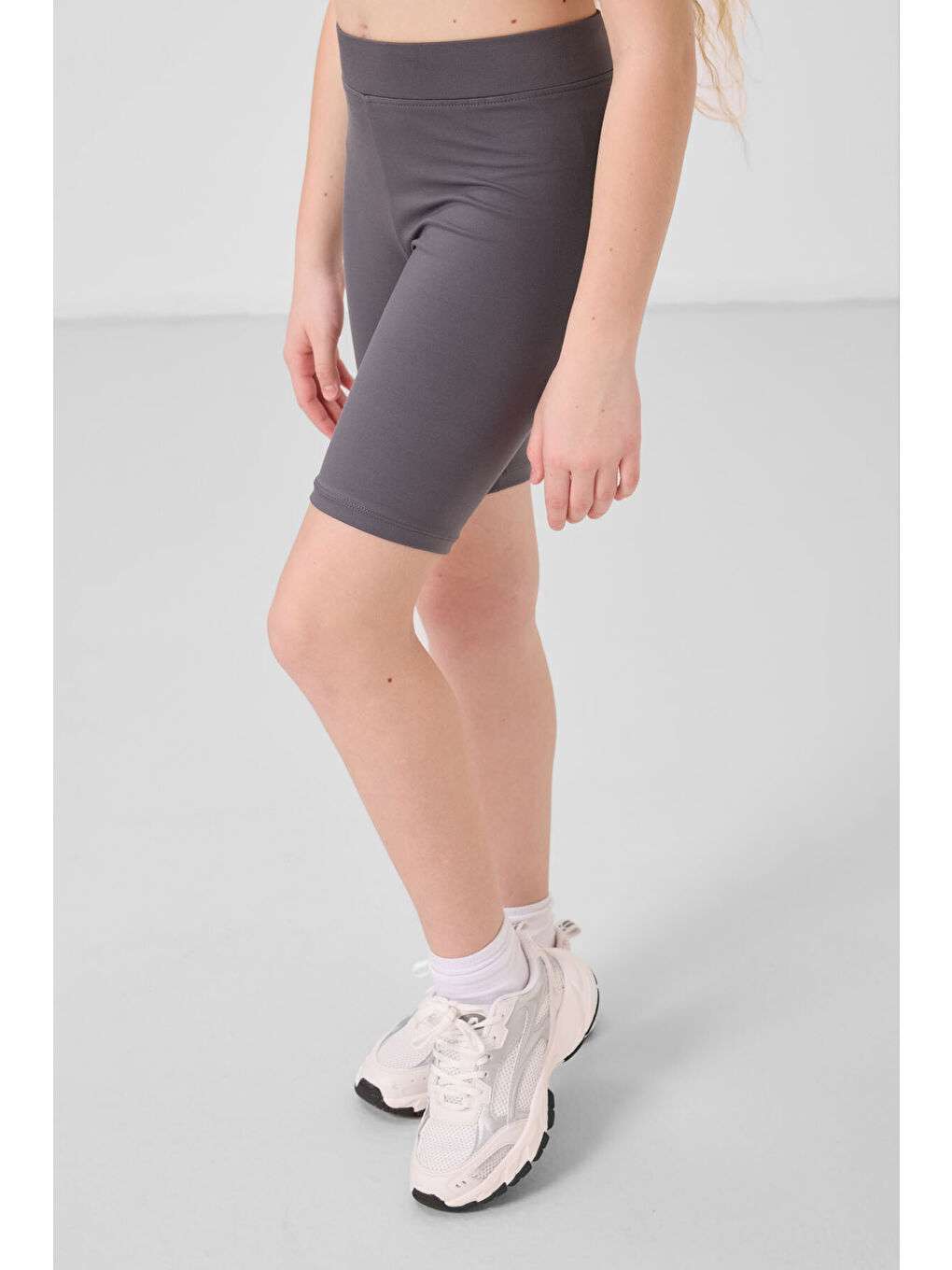 Koyu Gri Pamuklu Kısa Paça Standart Fit Basic Kız Çocuk Tayt - 75188-2