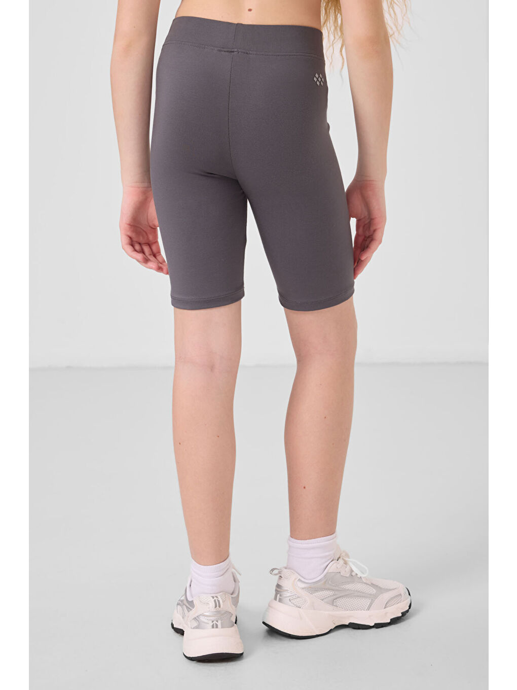 Koyu Gri Pamuklu Kısa Paça Standart Fit Basic Kız Çocuk Tayt - 75188-4