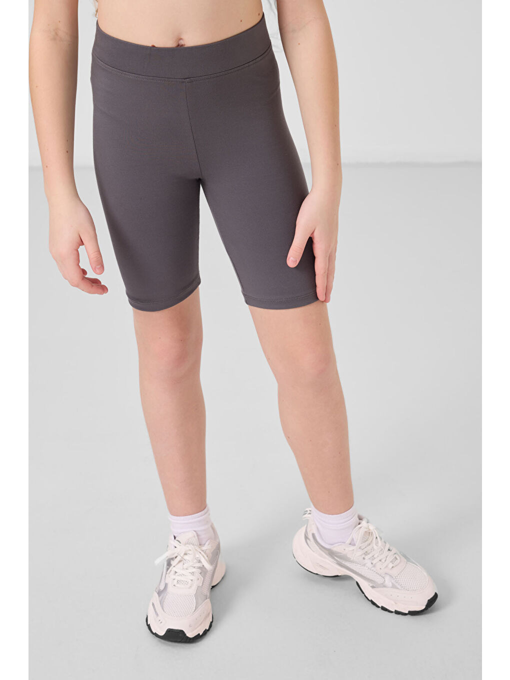 Koyu Gri Pamuklu Kısa Paça Standart Fit Basic Kız Çocuk Tayt - 75188-1