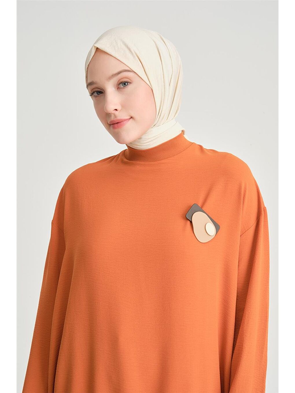 Turuncu Broşlu Bluz Ort3100 Tarçın-2