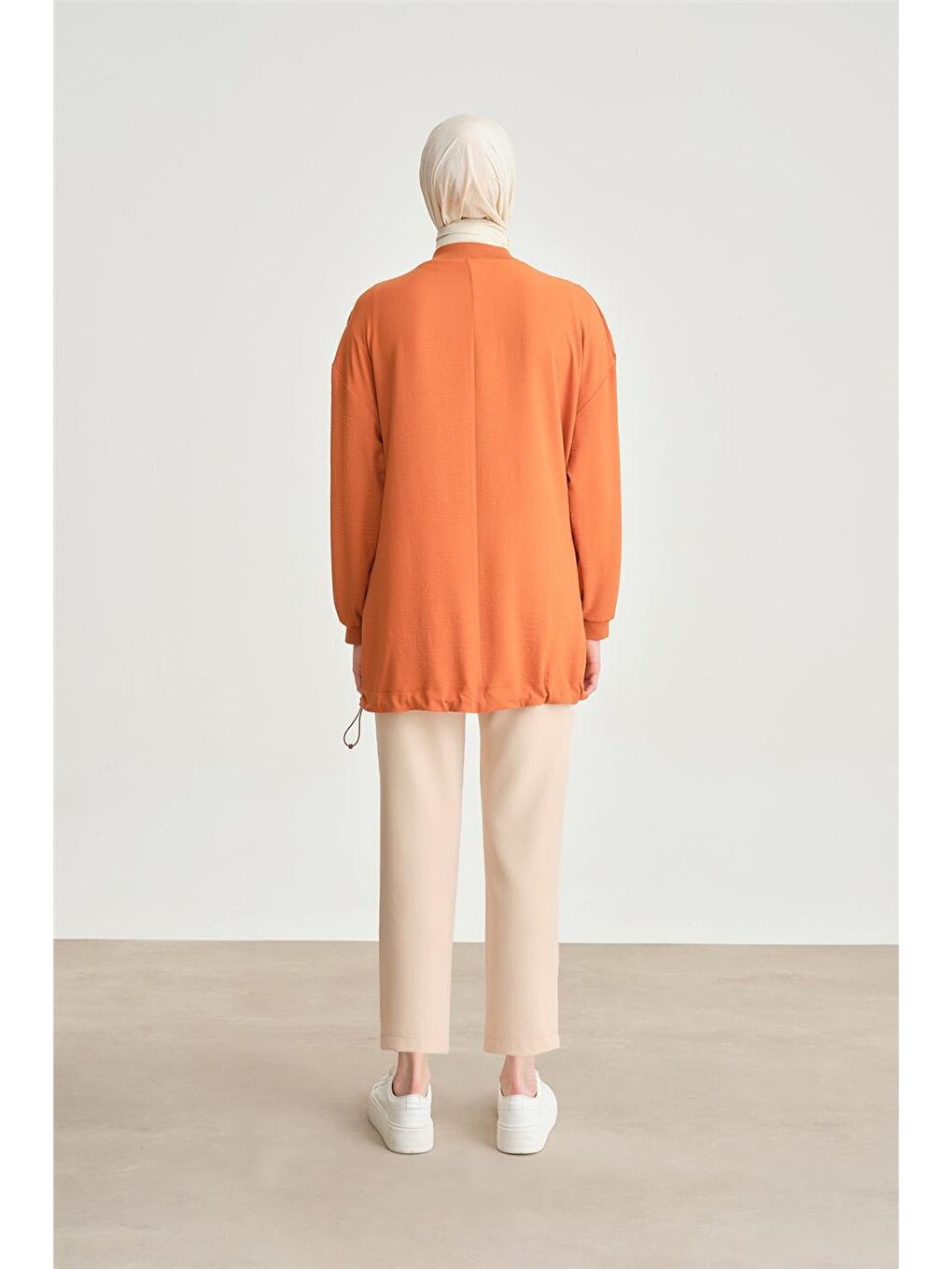 Turuncu Broşlu Bluz Ort3100 Tarçın-4