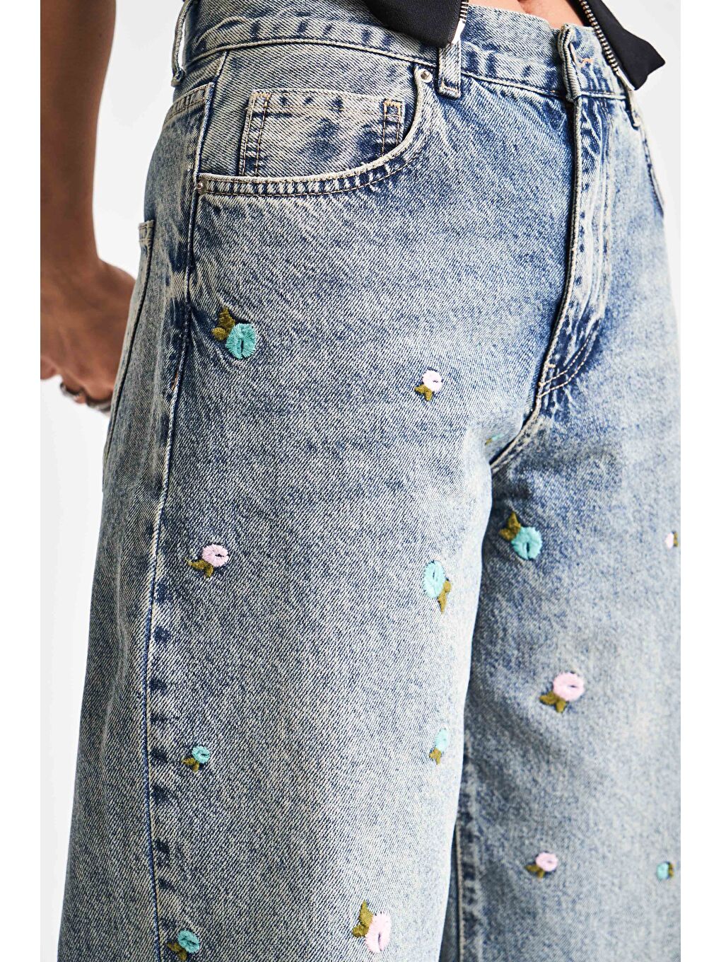 Mavi Kadın Jean Rengi 4S5 65 Çiçek Nakışlı Loose Fit Orta Bel  100 Pamuk Denim Jean-2