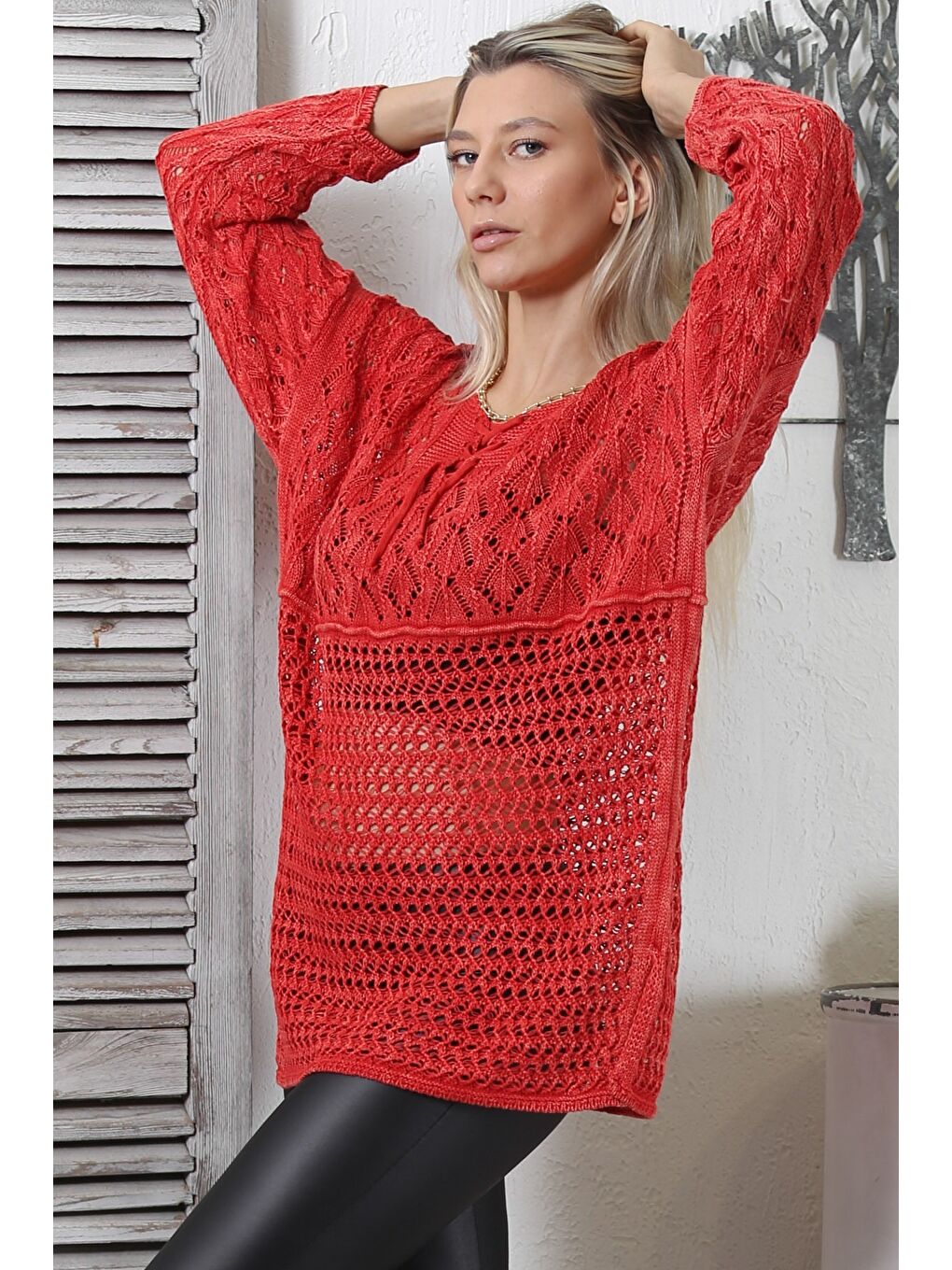Kırmızı V Yaka Uzun Kol Bağlamalı Yıkamalı Ajurlu Jakar Triko Long Fit Bluz