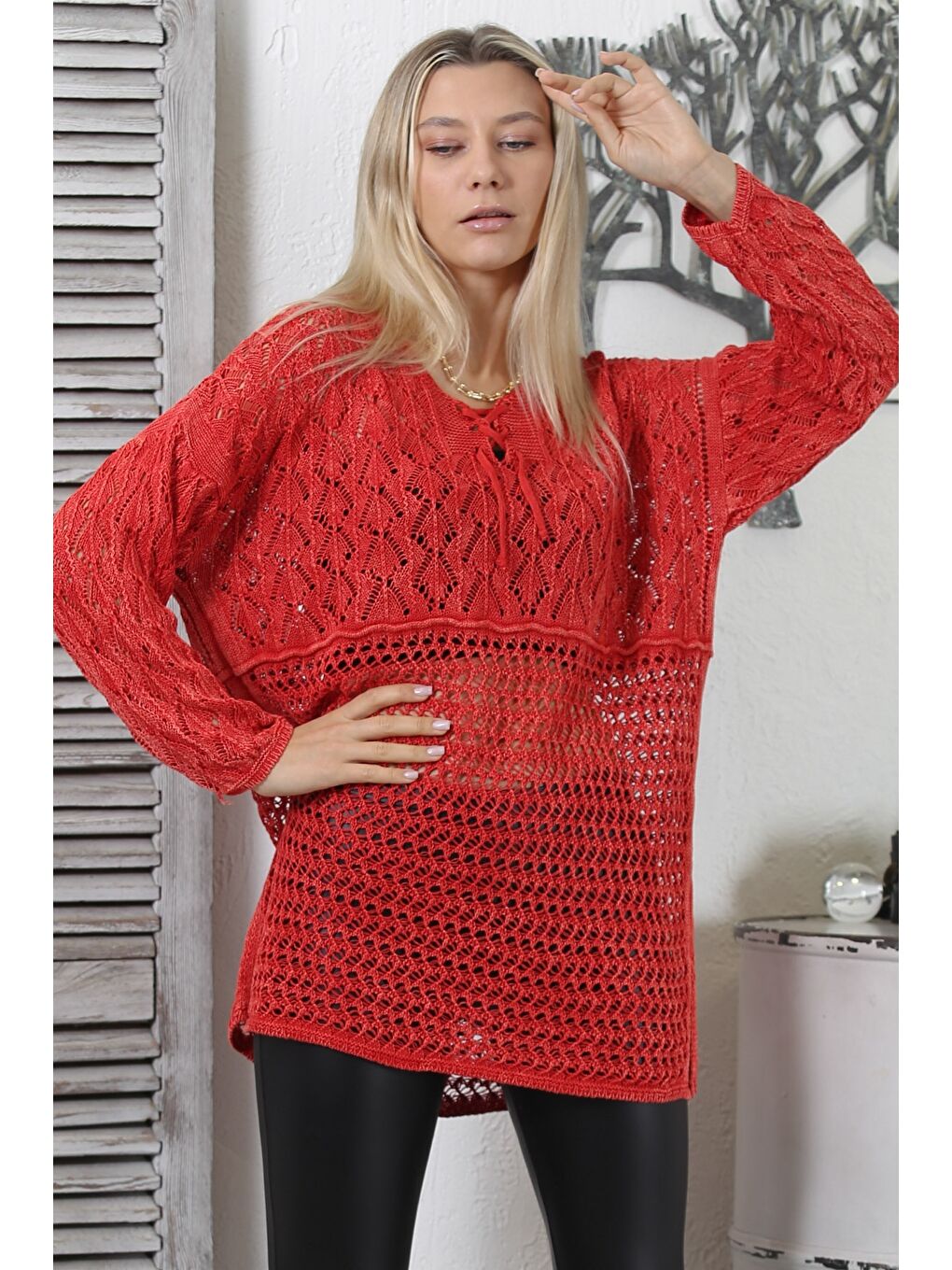 Kırmızı V Yaka Uzun Kol Bağlamalı Yıkamalı Ajurlu Jakar Triko Long Fit Bluz-2