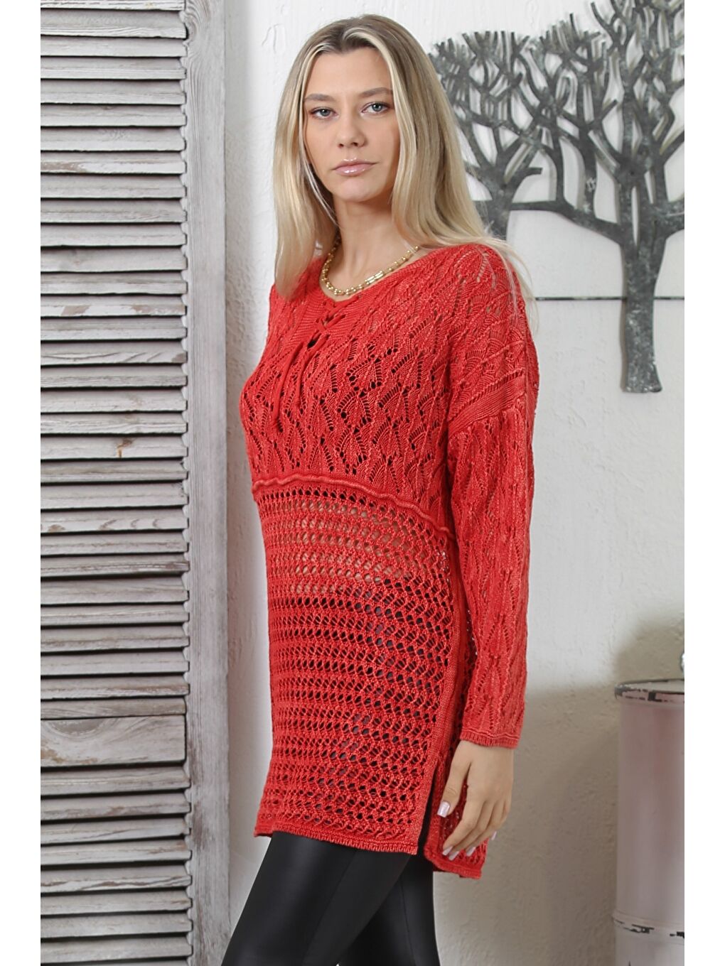 Kırmızı V Yaka Uzun Kol Bağlamalı Yıkamalı Ajurlu Jakar Triko Long Fit Bluz-3