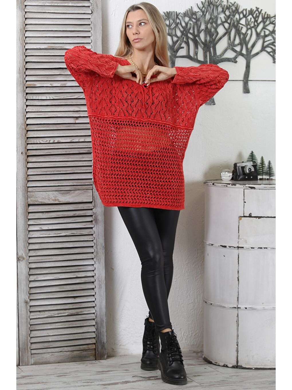 Kırmızı V Yaka Uzun Kol Bağlamalı Yıkamalı Ajurlu Jakar Triko Long Fit Bluz-5