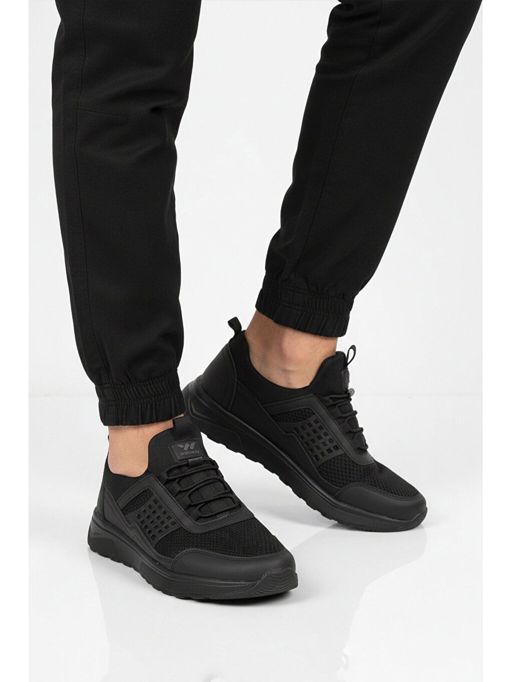 Siyah Fileli Hafif Esnek Lastik Bağcıklı Erkek Spor Ayakkabı Motano M