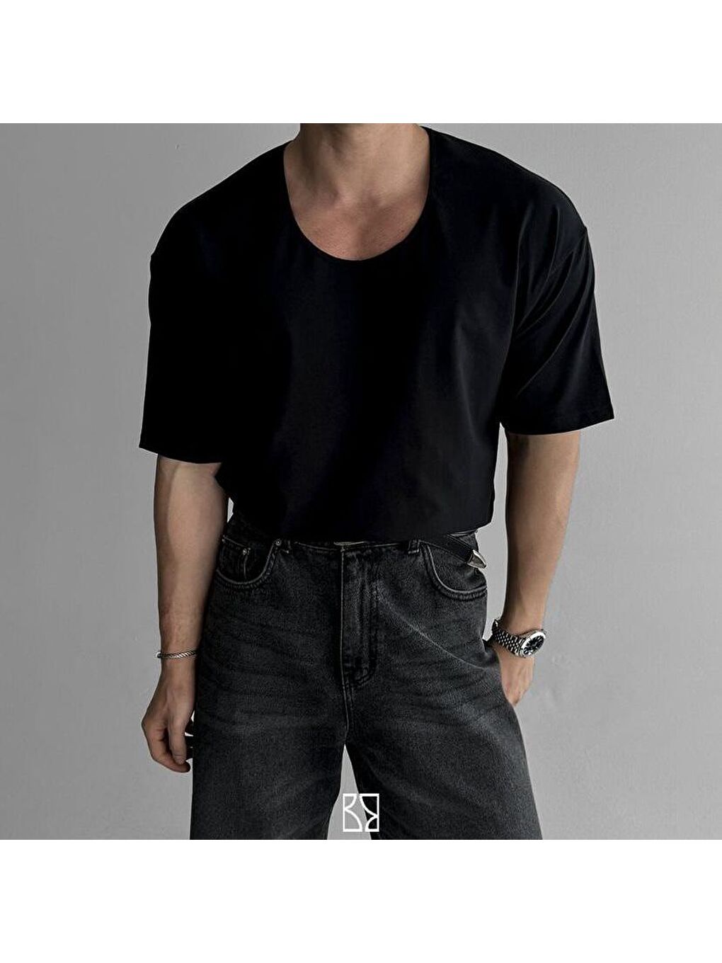 Siyah Geniş Pis Yaka Erkek Tişört-1