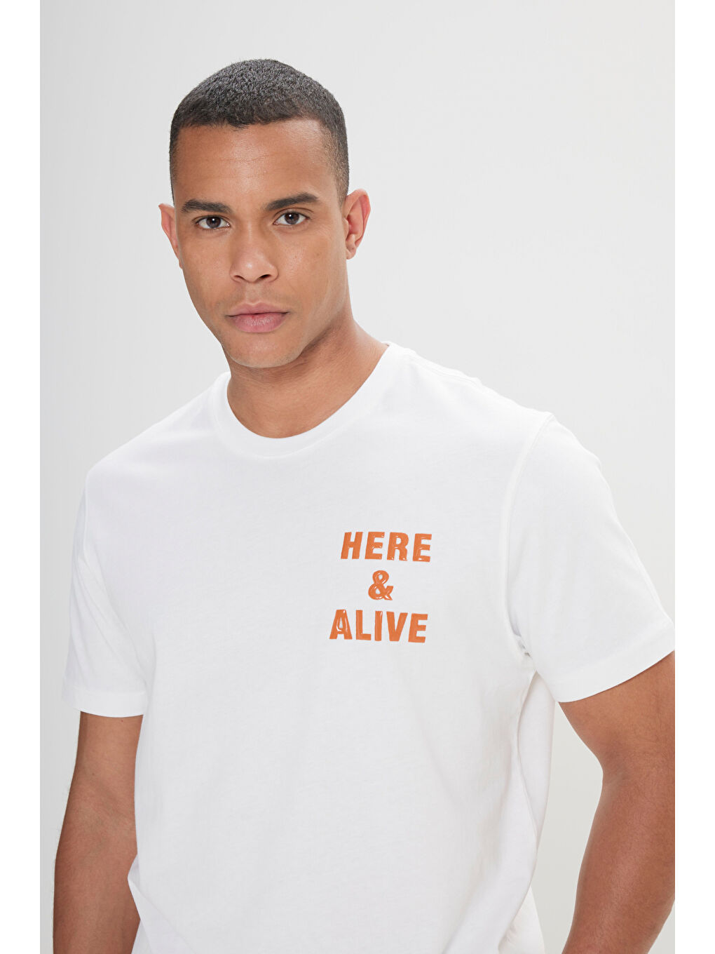 Erkek Ekru Comfort Fit Rahat Kesim %100 Pamuk Baskılı Bisiklet Yaka Tişört-4