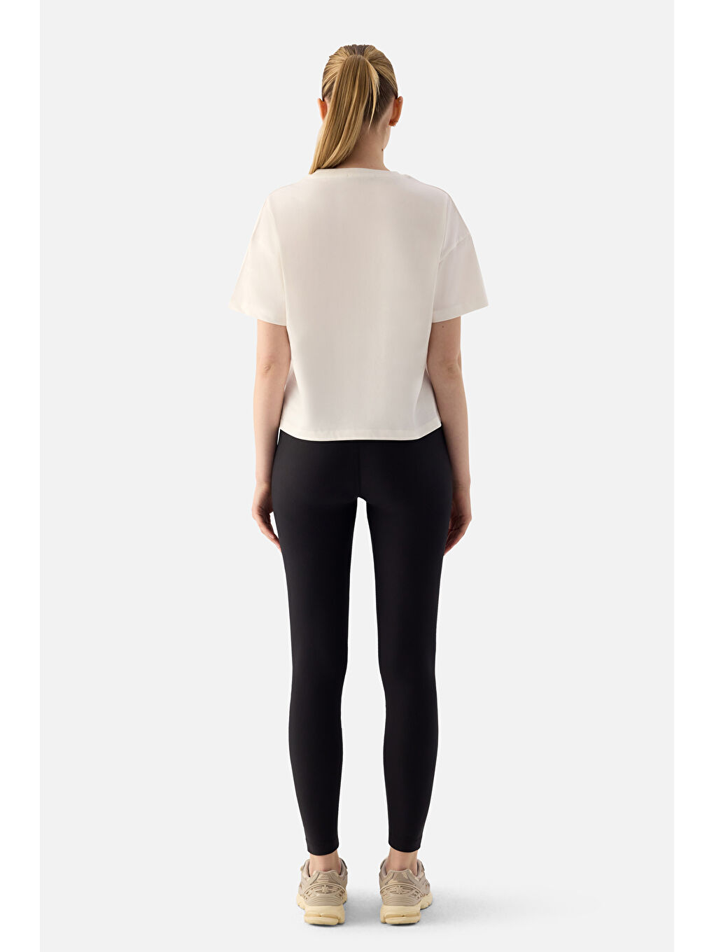 Ekru Noya Kısa Oversize Krem Tişört-2