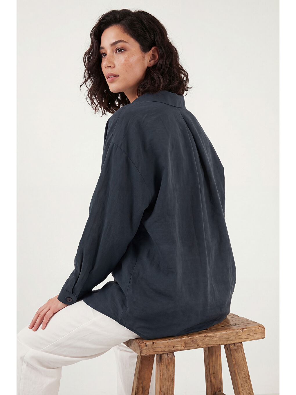 Lacivert Modal Oversize Fit Uzun Kollu Kadın Gömlek 6834612-5