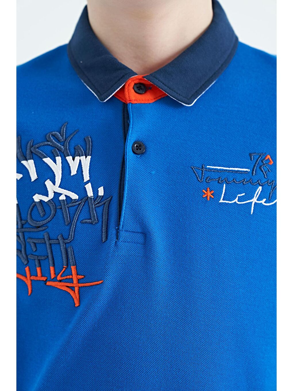 TOMMYLIFE Mavi Saks Yazı Nakış Detaylı Standart Kalıp Polo Yaka Erkek Çocuk T-Shirt - 11085 - 4