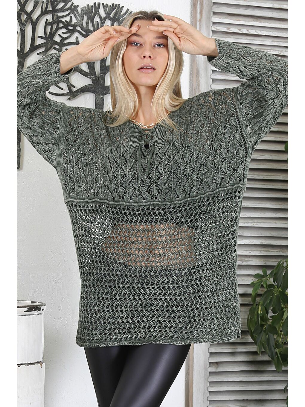 Haki V Yaka Uzun Kol Bağlamalı Yıkamalı Ajurlu Jakar Triko Long Fit Bluz