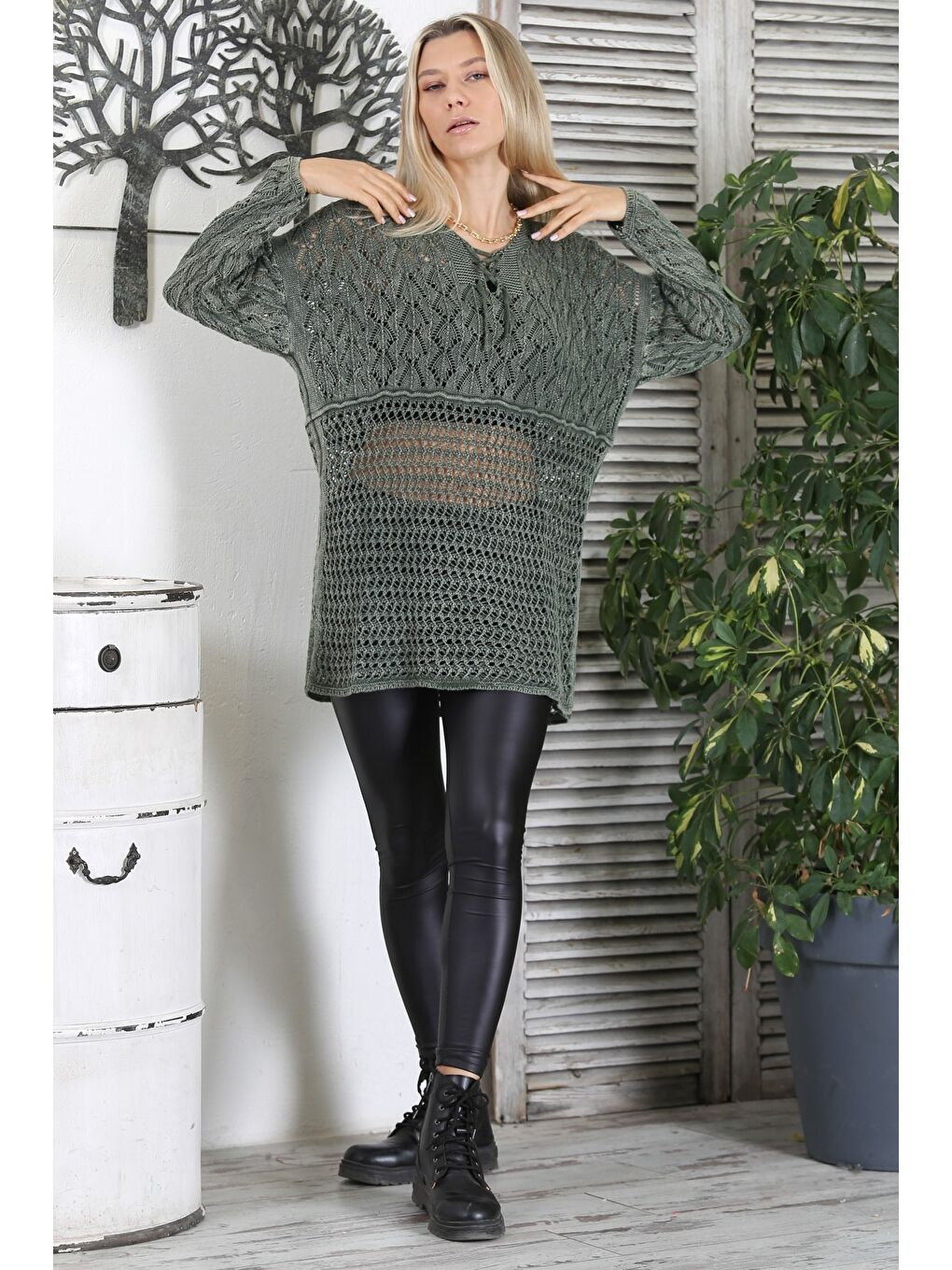 Haki V Yaka Uzun Kol Bağlamalı Yıkamalı Ajurlu Jakar Triko Long Fit Bluz-1