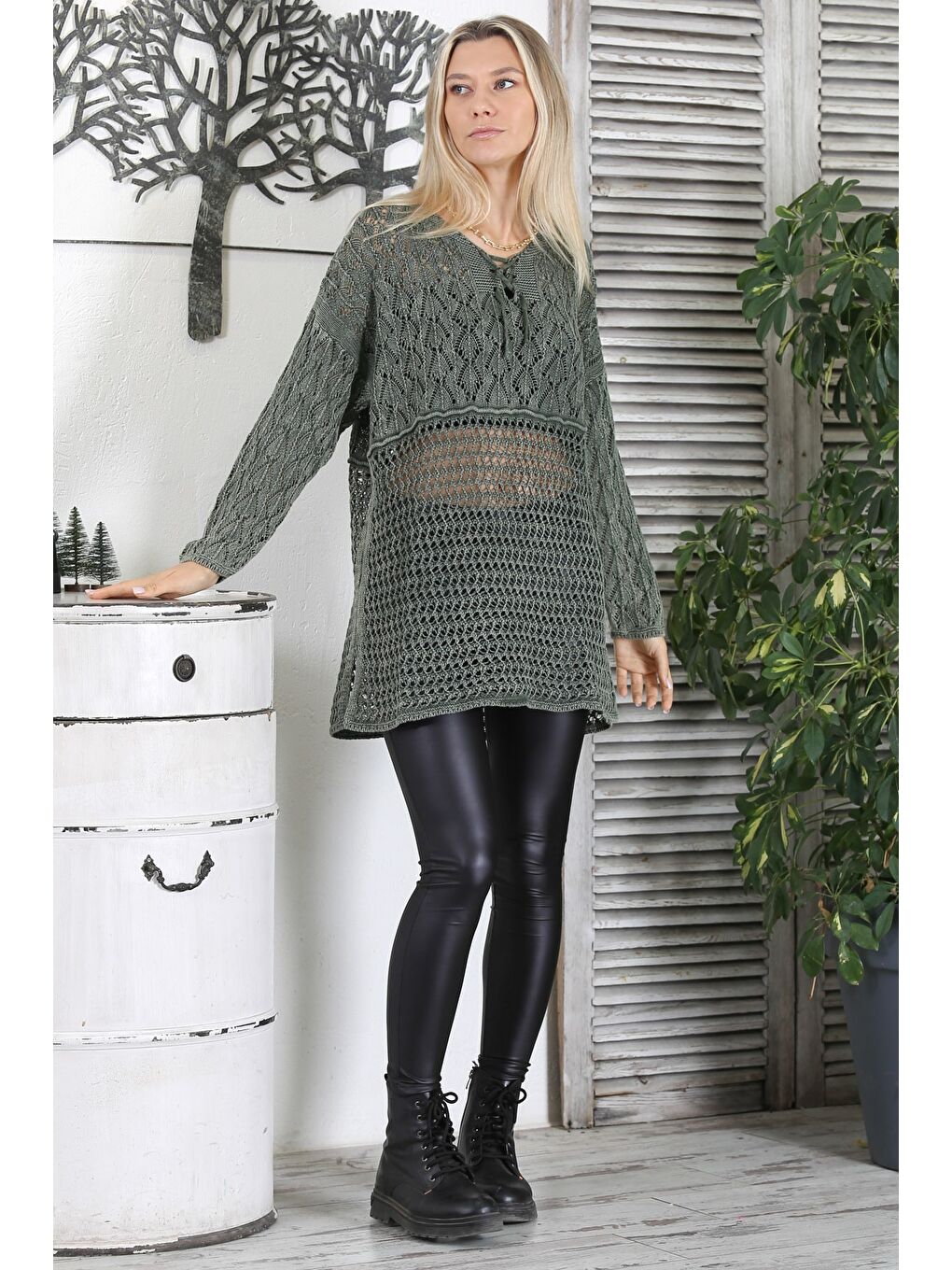 Haki V Yaka Uzun Kol Bağlamalı Yıkamalı Ajurlu Jakar Triko Long Fit Bluz-2