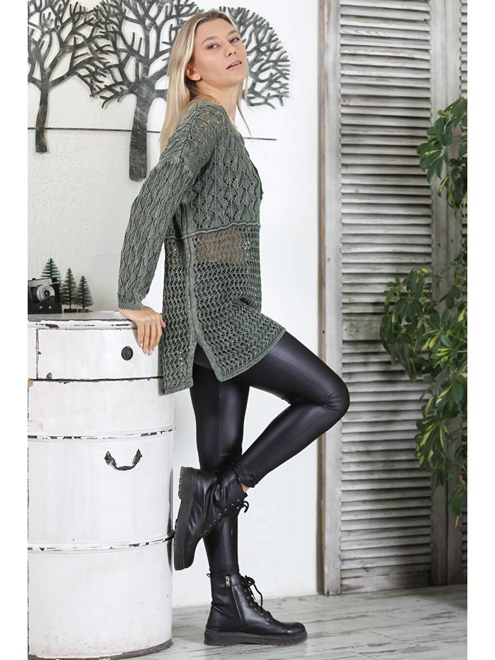 Haki V Yaka Uzun Kol Bağlamalı Yıkamalı Ajurlu Jakar Triko Long Fit Bluz-3