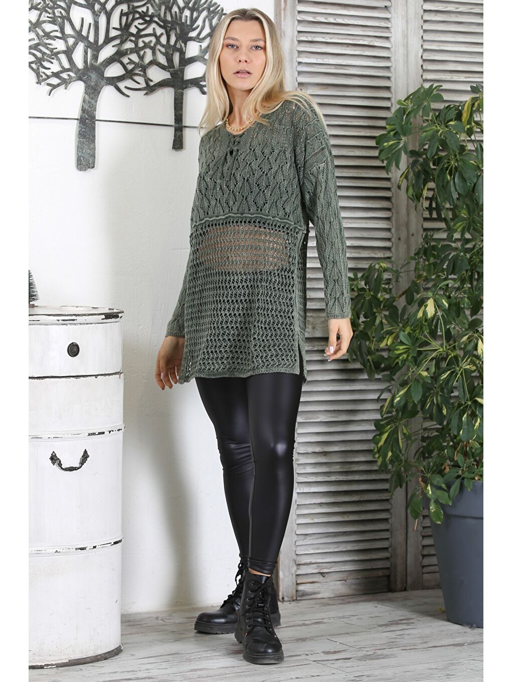Haki V Yaka Uzun Kol Bağlamalı Yıkamalı Ajurlu Jakar Triko Long Fit Bluz-4