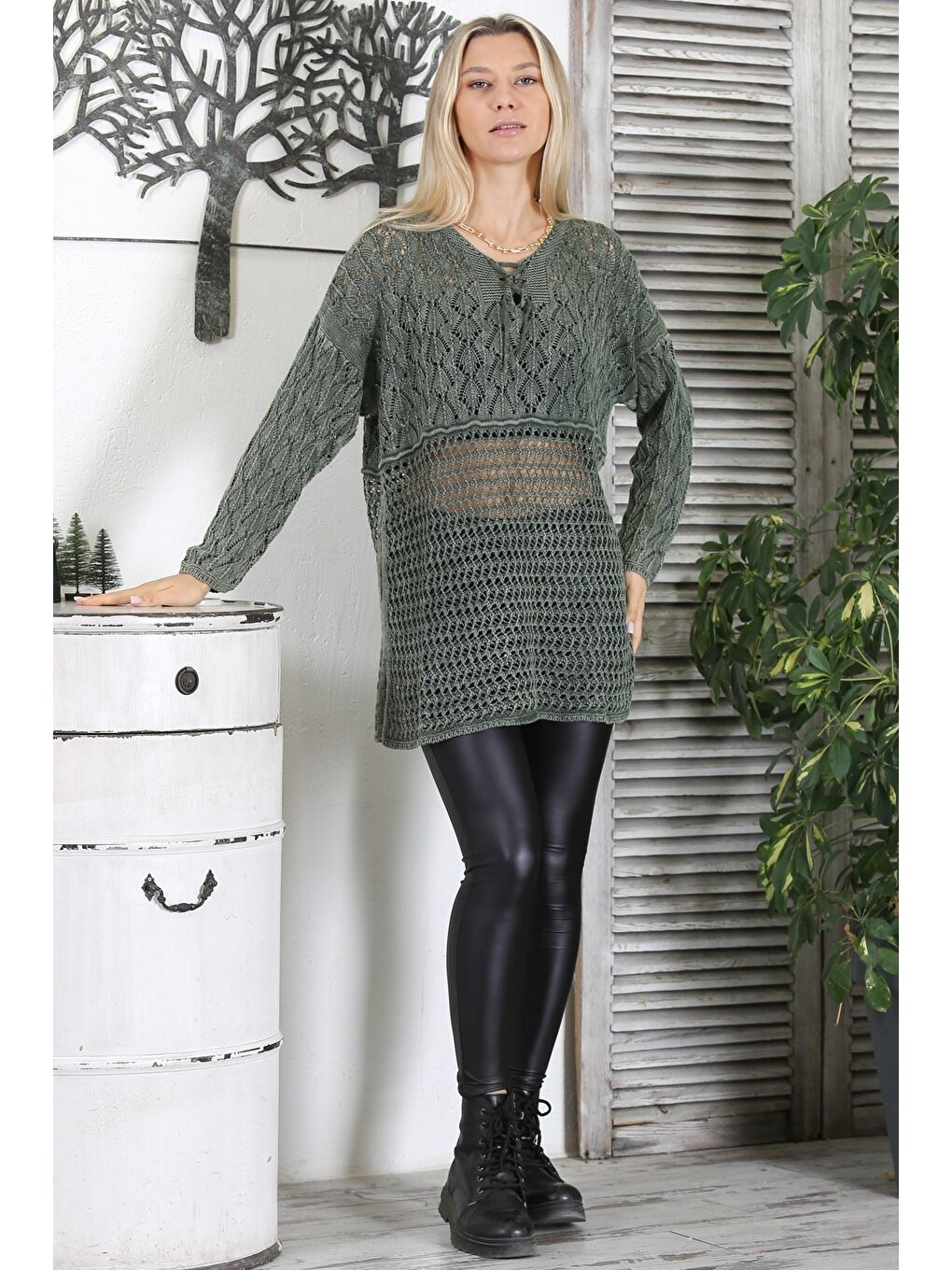 Haki V Yaka Uzun Kol Bağlamalı Yıkamalı Ajurlu Jakar Triko Long Fit Bluz-5