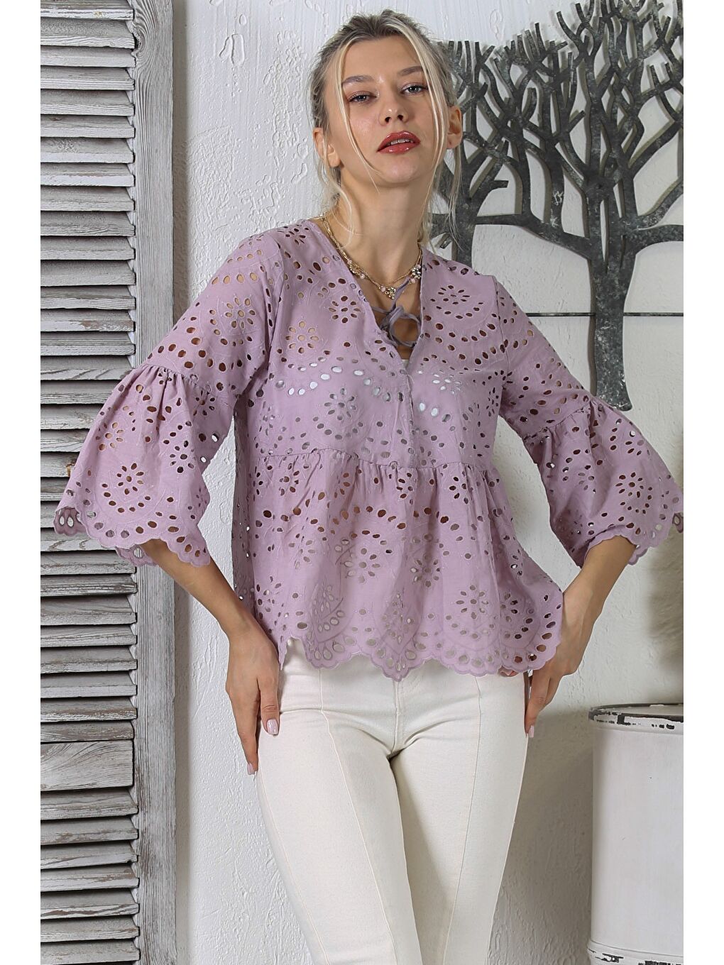 Lila V Yaka Büzgülü Kol Bağlamalı Fistolu Dokuma Crop Fit Bluz-1