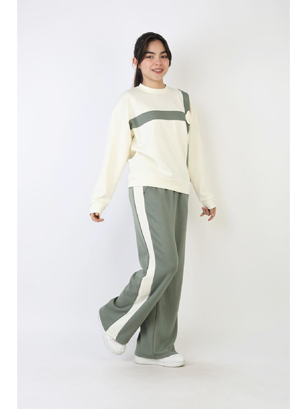 Yeşil Kız Çocuk Takım - Double Face Kumaş-Fiyonk Detaylı ve Geniş Paçalı 12508-2