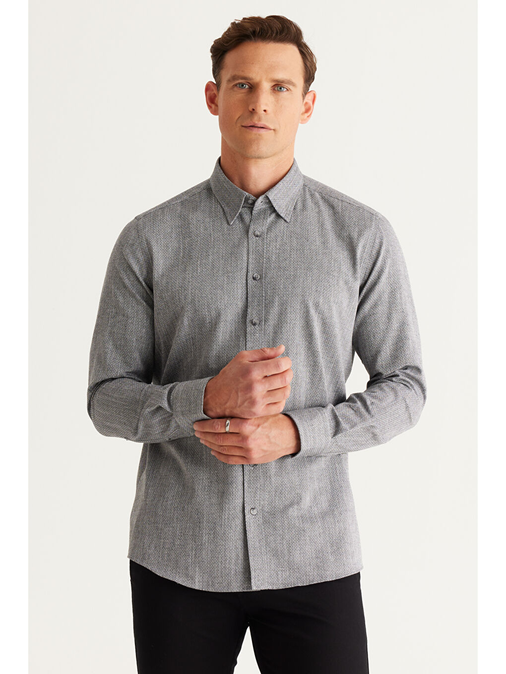 Erkek Siyah Slim Fit Dar Kesim Gizli Düğmeli Yaka Pamuklu Armürlü Gömlek-3