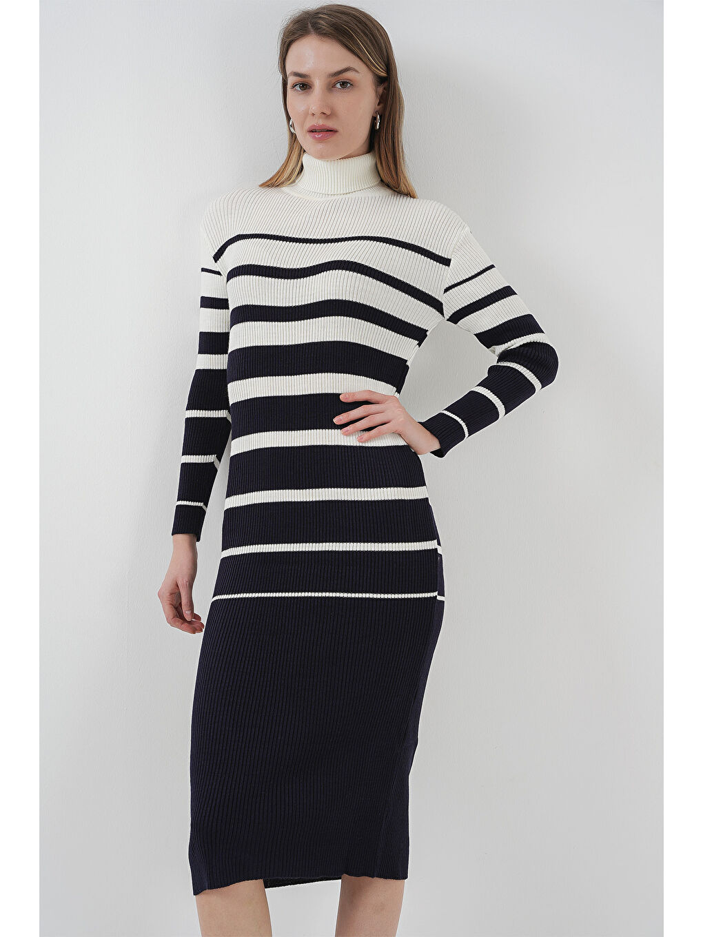 15841 Boğazlı Lacivert Beyaz Triko Elbise-3