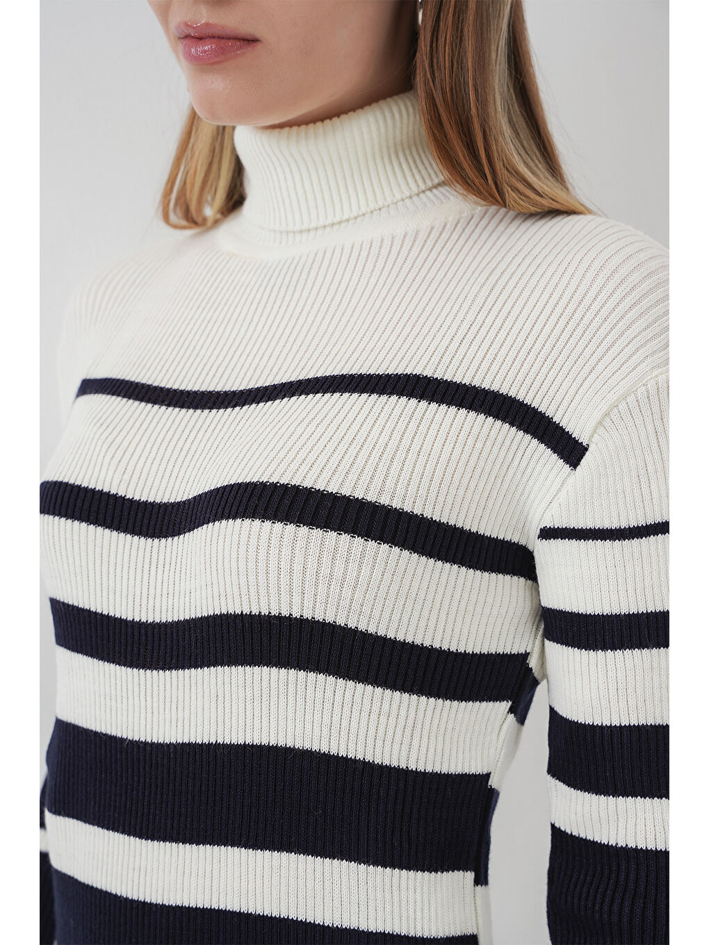 15841 Boğazlı Lacivert Beyaz Triko Elbise-4