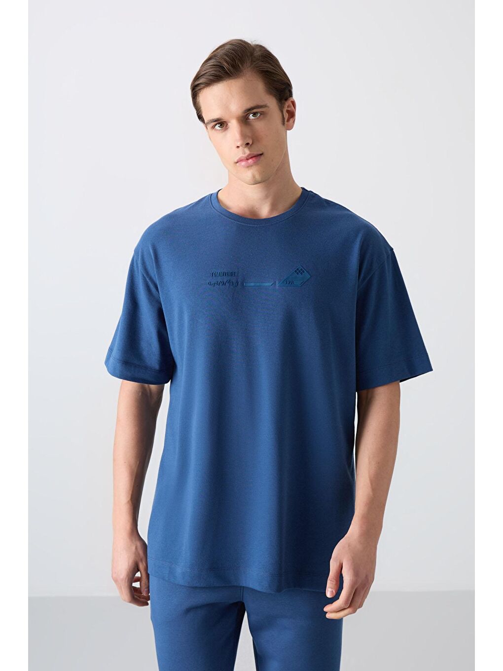 TOMMYLIFE Mavi Pamuklu Kalın Yumuşak Dokulu Oversize Fit Baskılı Erkek T-Shirt - 88330 - 3