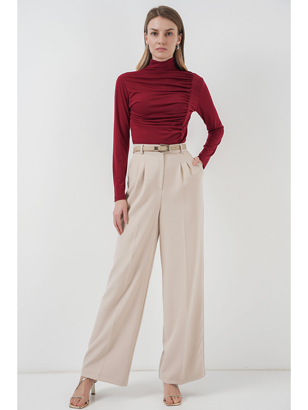 938 Büzgü Detaylı Dik Yaka Sandy Bluz - Bordo-1