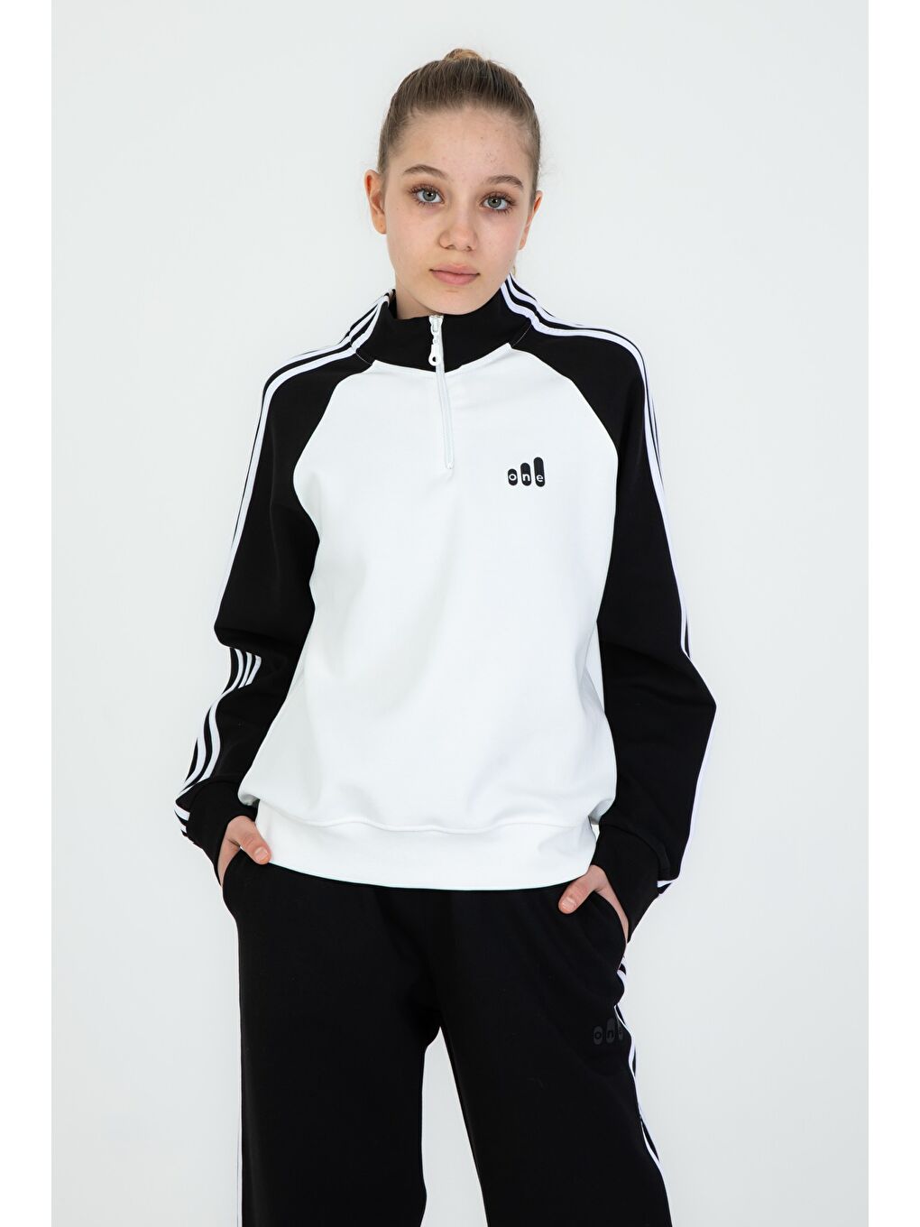 Siyah Kız Çocuk Fermuar Yakalı Bol Paça Eşofman Takım-3