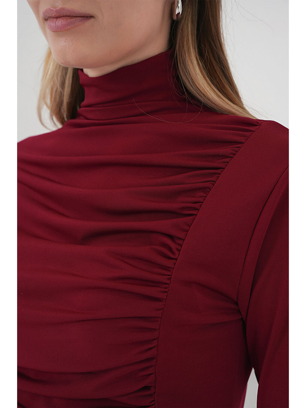 938 Büzgü Detaylı Dik Yaka Sandy Bluz - Bordo-4