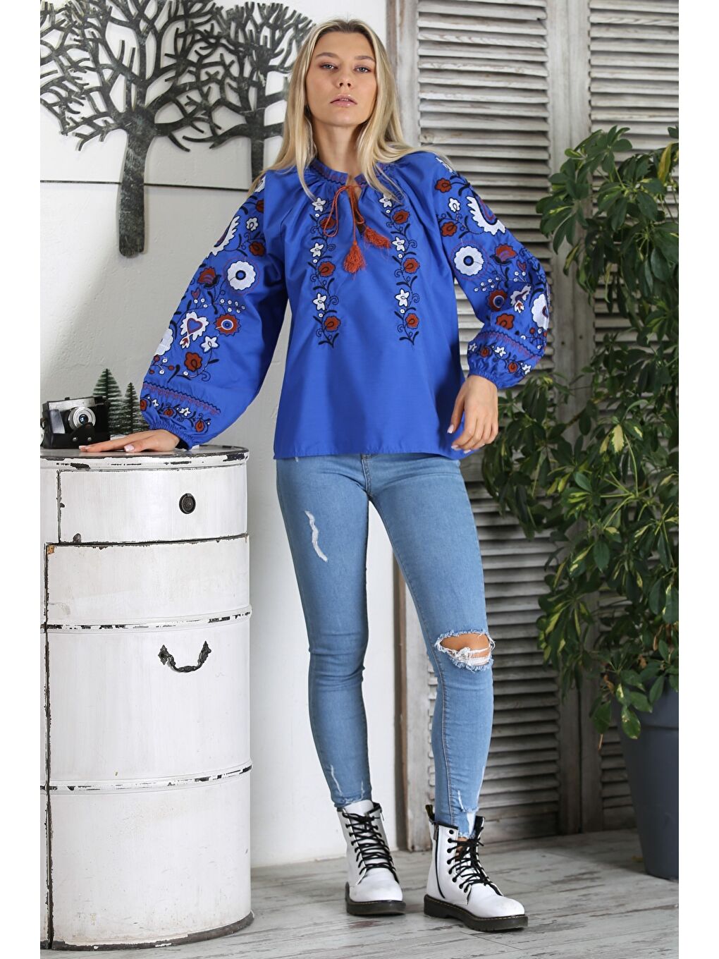 Lavanta Mavisi Biritli Yaka Balon Kol Bağlamalı Yaka Ve Kol Nakışlı Dokuma Regular Fit Bluz-5