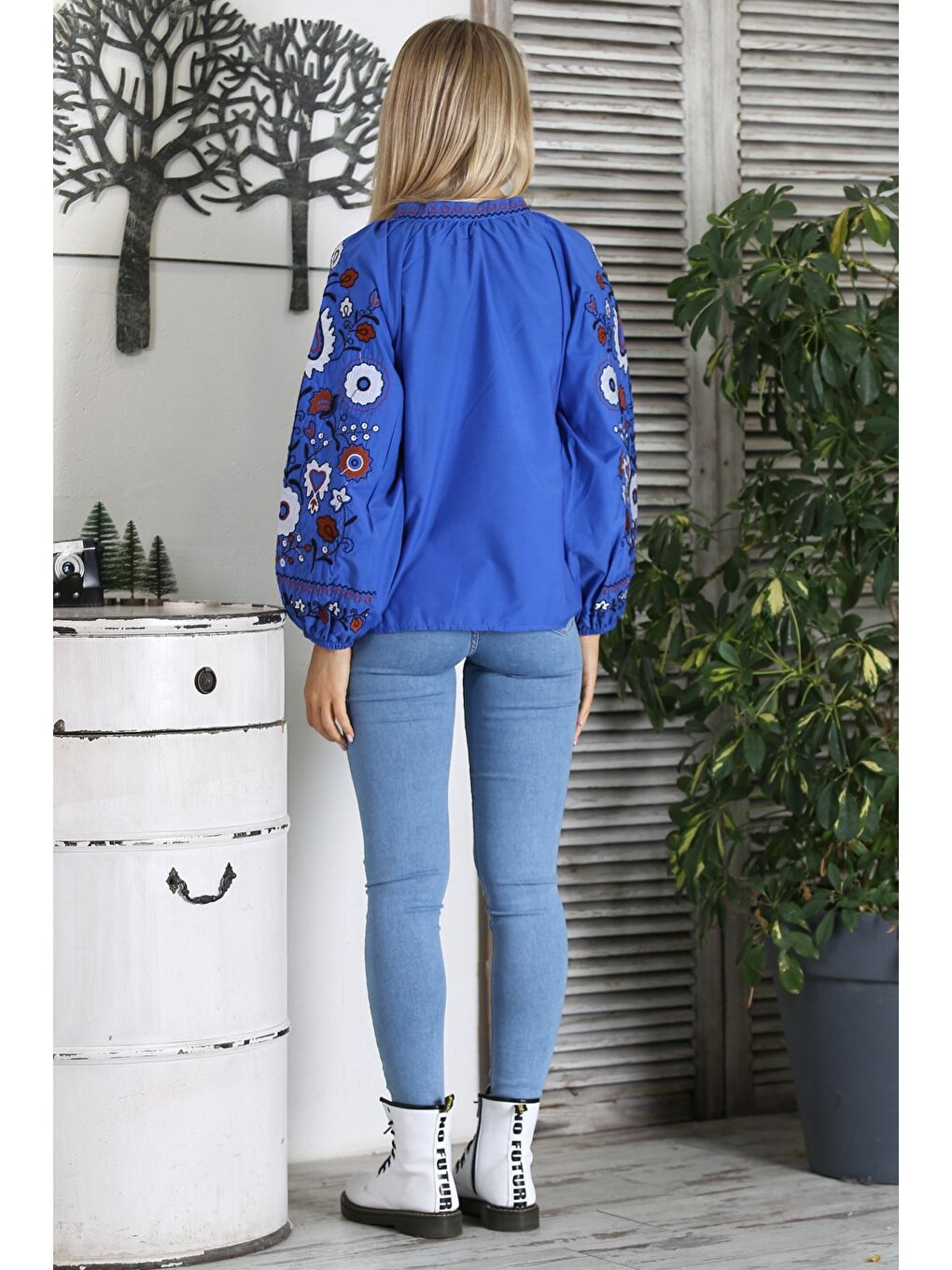 Lavanta Mavisi Biritli Yaka Balon Kol Bağlamalı Yaka Ve Kol Nakışlı Dokuma Regular Fit Bluz-6