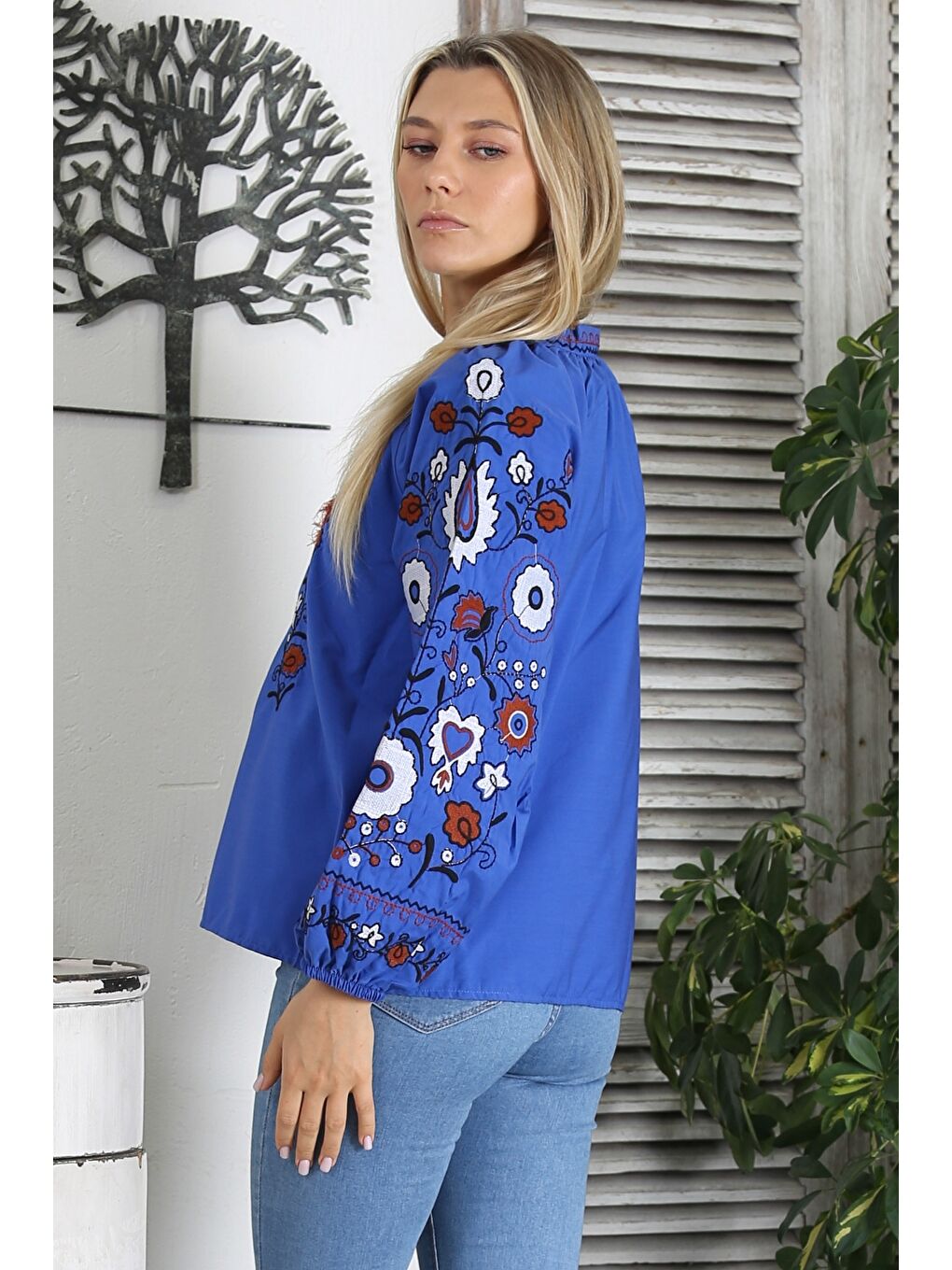 Lavanta Mavisi Biritli Yaka Balon Kol Bağlamalı Yaka Ve Kol Nakışlı Dokuma Regular Fit Bluz-7