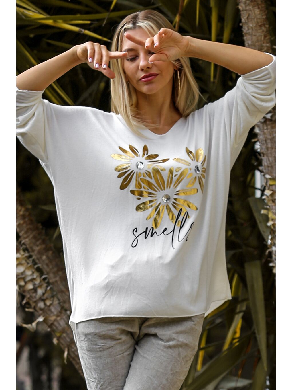 İtalyan Bej V Yaka Uzun Kol Çiçek İnce Payetli Varak Baskılı Triko Bluz