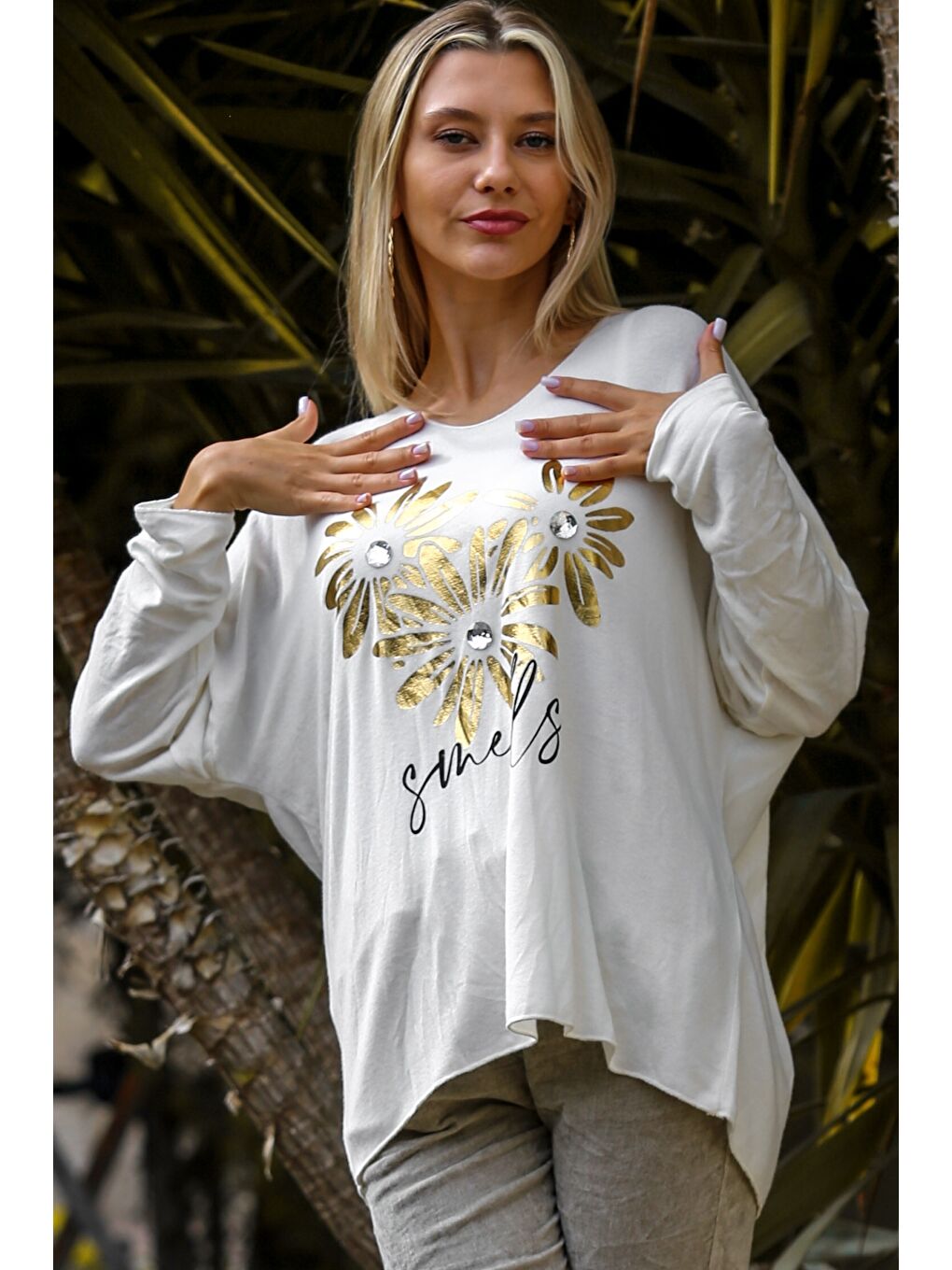 İtalyan Bej V Yaka Uzun Kol Çiçek İnce Payetli Varak Baskılı Triko Bluz-2