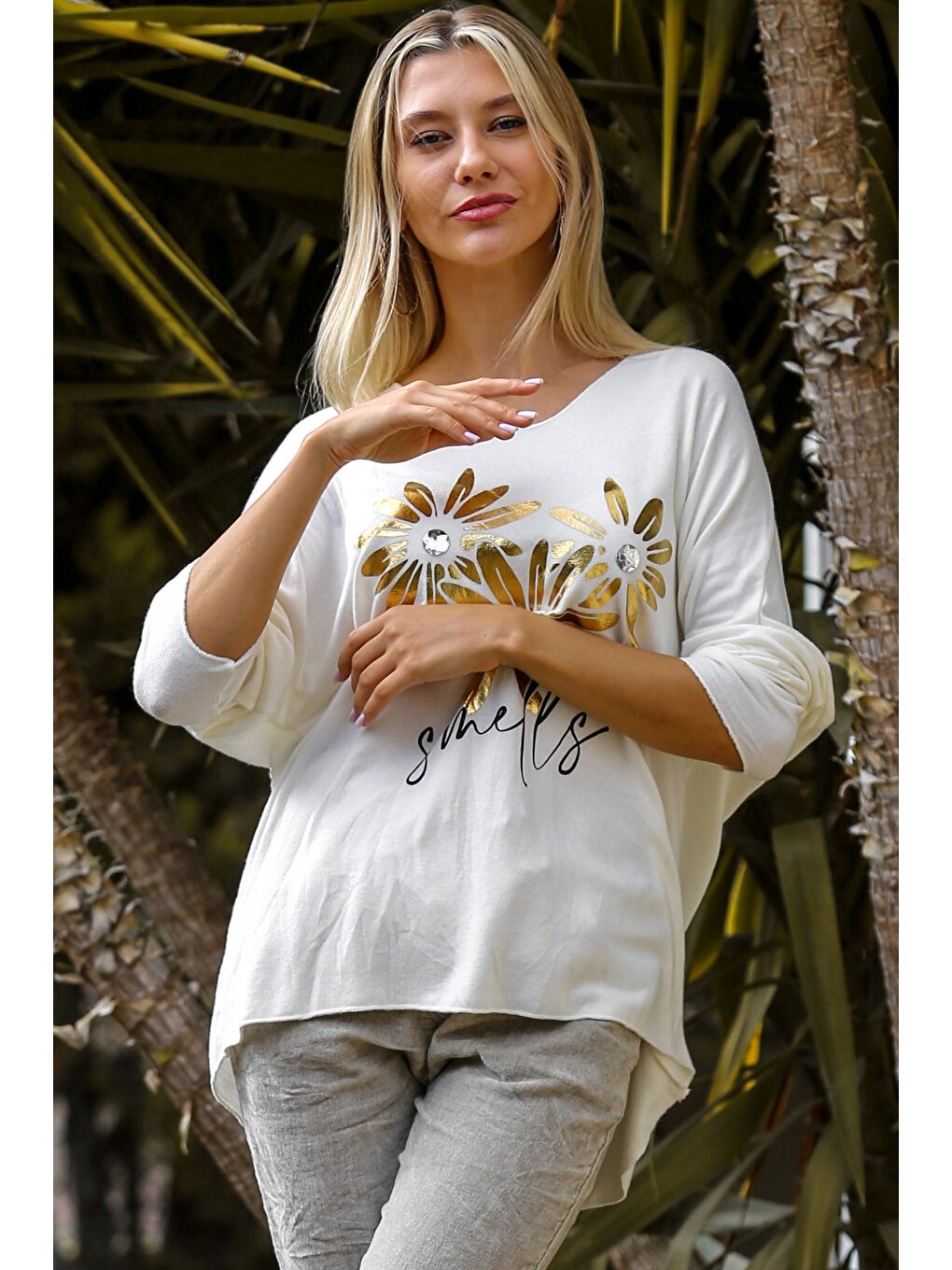 İtalyan Bej V Yaka Uzun Kol Çiçek İnce Payetli Varak Baskılı Triko Bluz-3